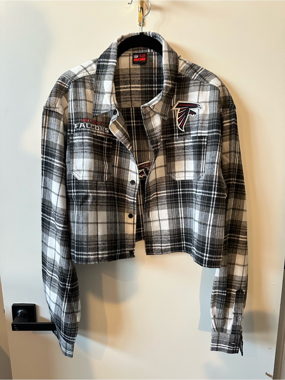 NFL Atlanta Falcons Embroidered Plaid Flannel Button Top Cropped Size Medium